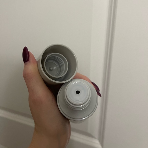 Hailey Bieber’s Rhode Glazing Milk - Picture 3 of 6